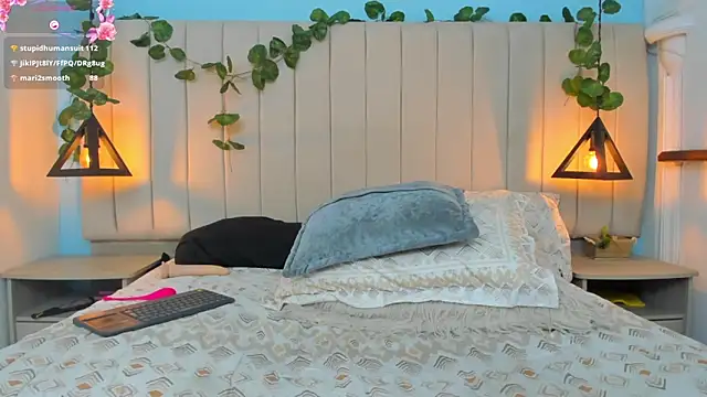 JulianaWaldo online show from 12.28.24