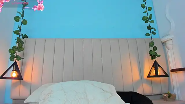 JulianaWaldo online show from 01.11.25