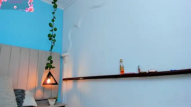 JulianaWaldo online show from 02.14.25