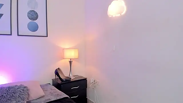 JulianaWaldo online show from 11.28.25