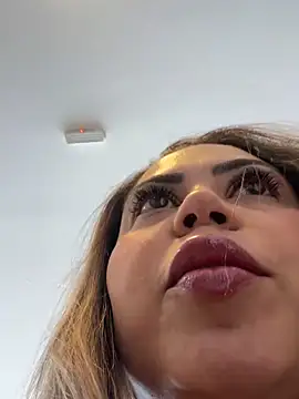 lariic online show from 04.17.26