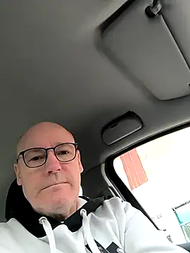 Snapshot of bogland33 chatting on 02.18.25 bogland33 online show from 02.18.25