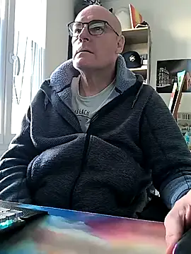 Snapshot of bogland33 chatting on 02.18.25 bogland33 online show from 02.18.25