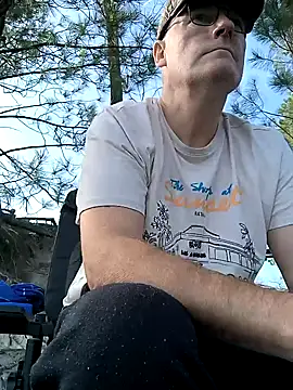 Snapshot of bogland33 chatting on 02.19.25 bogland33 online show from 02.19.25