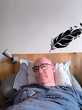 Snapshot of bogland33 chatting on 02.19.25 bogland33 online show from 02.19.25