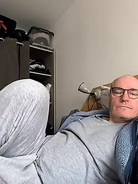 Snapshot of bogland33 chatting on 02.21.25 bogland33 online show from 02.21.25