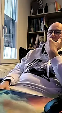 Snapshot of bogland33 chatting on 02.21.25 bogland33 online show from 02.21.25