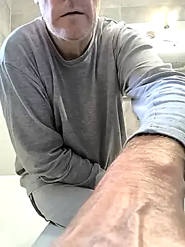 Snapshot of bogland33 chatting on 02.22.25 bogland33 online show from 02.22.25