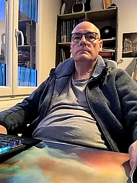 Snapshot of bogland33 chatting on 02.23.25 bogland33 online show from 02.23.25