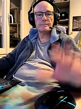 Snapshot of bogland33 chatting on 02.23.25 bogland33 online show from 02.23.25