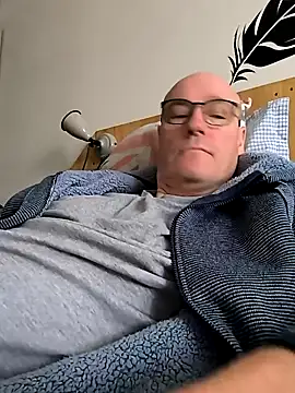 Snapshot of bogland33 chatting on 02.25.25 bogland33 online show from 02.25.25