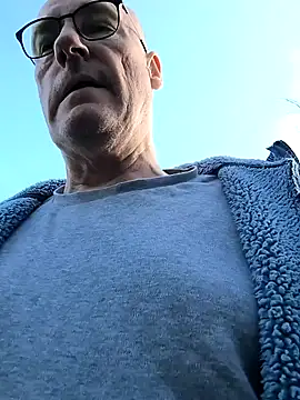 Snapshot of bogland33 chatting on 02.25.25 bogland33 online show from 02.25.25