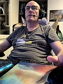 Snapshot of bogland33 chatting on 02.27.25 bogland33 online show from 02.27.25