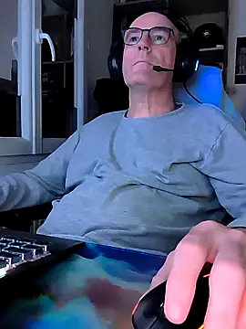 Snapshot of bogland33 chatting on 03.03.25 bogland33 online show from 03.03.25