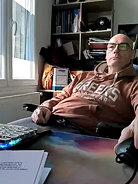 Snapshot of bogland33 chatting on 03.04.25 bogland33 online show from 03.04.25