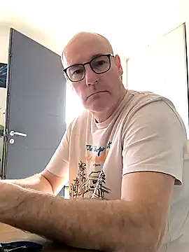 Snapshot of bogland33 chatting on 03.05.25 bogland33 online show from 03.05.25