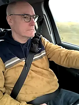 Snapshot of bogland33 chatting on 03.12.25 bogland33 online show from 03.12.25