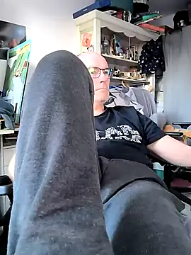 Snapshot of bogland33 chatting on 03.14.25 bogland33 online show from 03.14.25