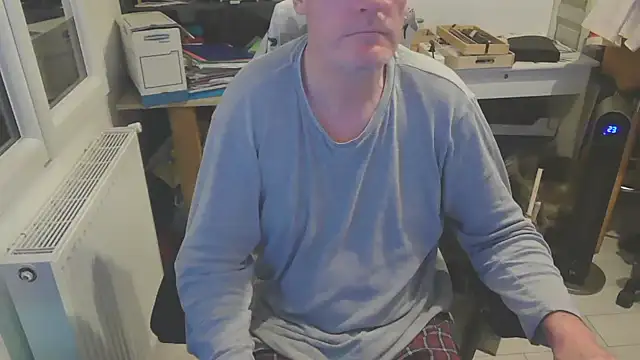 Snapshot of bogland33 chatting on 03.19.25 bogland33 online show from 03.19.25