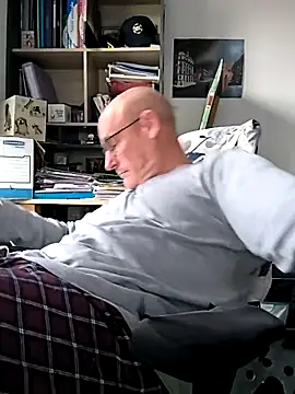 Snapshot of bogland33 chatting on 03.20.25 bogland33 online show from 03.20.25