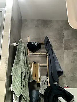 Snapshot of bogland33 chatting on 09.30.25 bogland33 online show from 09.30.25