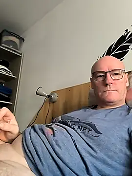 Snapshot of bogland33 chatting on 10.05.25 bogland33 online show from 10.05.25