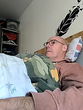 Snapshot of bogland33 chatting on 10.16.25 bogland33 online show from 10.16.25