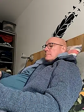 Snapshot of bogland33 chatting on 10.19.25 bogland33 online show from 10.19.25