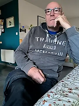 Snapshot of bogland33 chatting on 10.28.25 bogland33 online show from 10.28.25