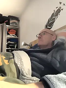 Snapshot of bogland33 chatting on 11.02.25 bogland33 online show from 11.02.25