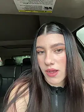 Snapshot of ARITOO_ chatting on 10.04.25 ARITOO online show from 10.04.25