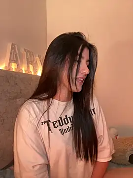 Snapshot of ARITOO_ chatting on 10.28.25 ARITOO online show from 10.28.25