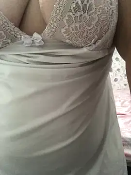 Snapshot of ahross chatting on 10.23.25 ahross online show from 10.23.25