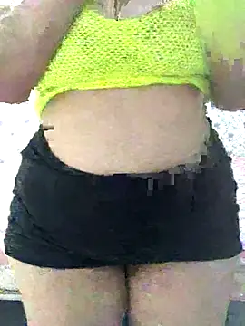 Snapshot of ahross chatting on 10.28.25 ahross online show from 10.28.25