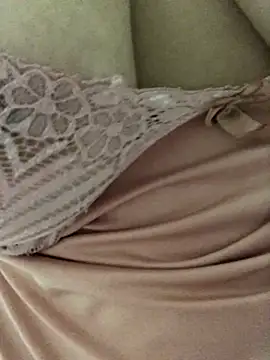 Snapshot of ahross chatting on 11.15.25 ahross online show from 11.15.25