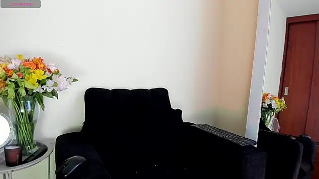 its  angelica  online show from 04.17.26