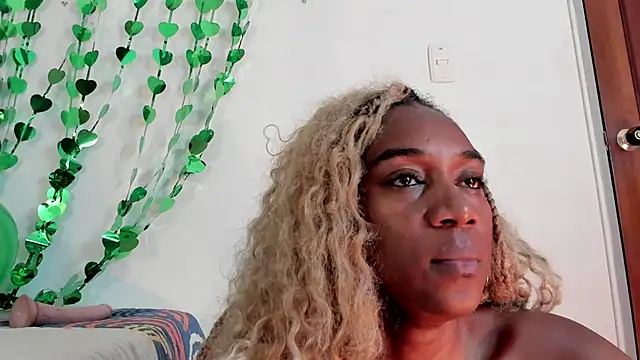 aisha w10 online show from 03.18.25