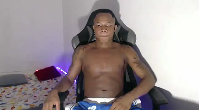 Snapshot of Alid_17 chatting on 12.12.24 Alid 17 online show from 12.12.24