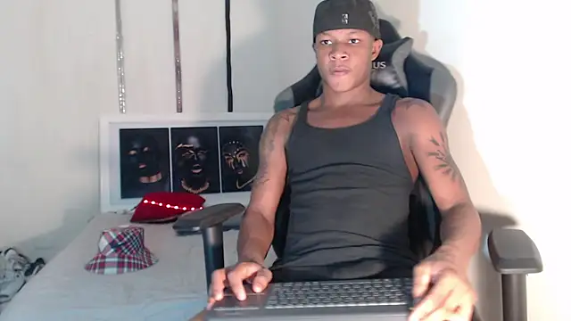 Snapshot of Alid_17 chatting on 12.13.24 Alid 17 online show from 12.13.24