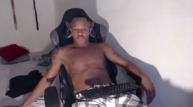 Snapshot of Alid_17 chatting on 12.14.24 Alid 17 online show from 12.14.24