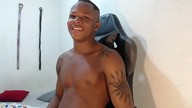 Snapshot of Alid_17 chatting on 12.17.24 Alid 17 online show from 12.17.24