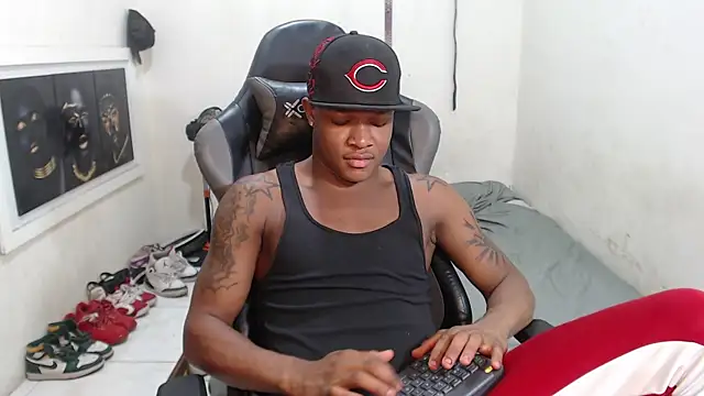 Snapshot of Alid_17 chatting on 12.24.24 Alid 17 online show from 12.24.24