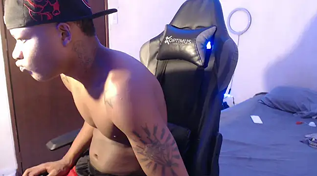 Snapshot of Alid_17 chatting on 01.19.25 Alid 17 online show from 01.19.25