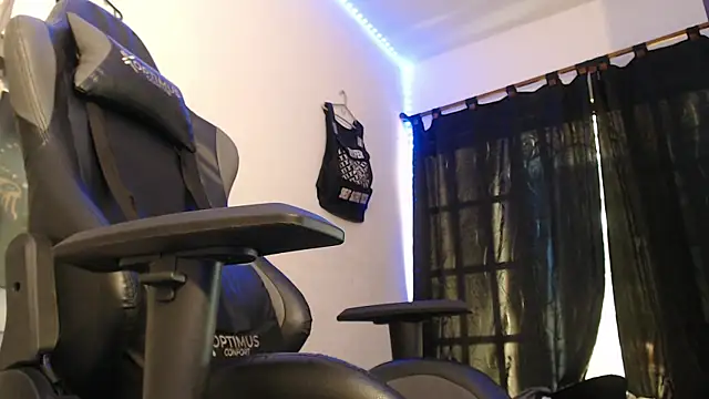 Snapshot of Alid_17 chatting on 01.29.25 Alid 17 online show from 01.29.25