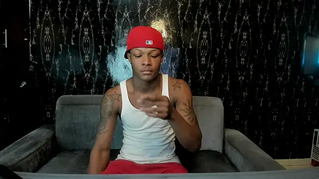 Snapshot of Alid_17 chatting on 10.21.25 Alid 17 online show from 10.21.25