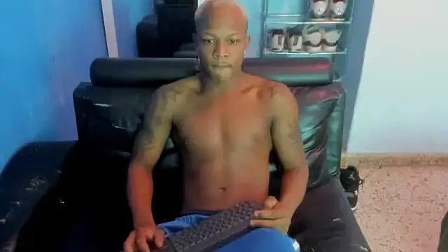 Snapshot of Alid_17 chatting on 11.04.25 Alid 17 online show from 11.04.25