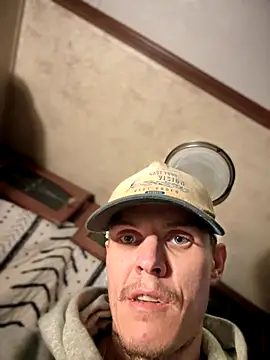 Snapshot of devinshd chatting on 10.31.25 devinshd online show from 10.31.25