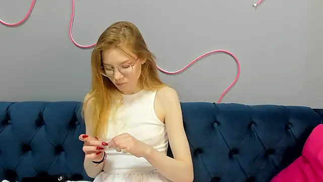 Esme Runn online show from 03.21.25