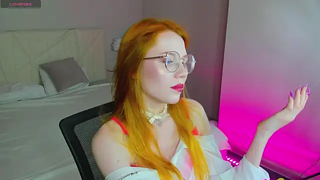 Esme Runn online show from 09.12.25