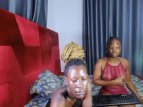 Snapshot of Crystal_x_ebony chatting on 06.20.26 Crystal x ebony online show from 06.20.26